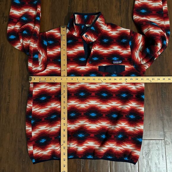 PATAGONIA Synchilla W's Snap-T Pullover Fleece in Red Wild Desert Aztec - Picture 9 of 9